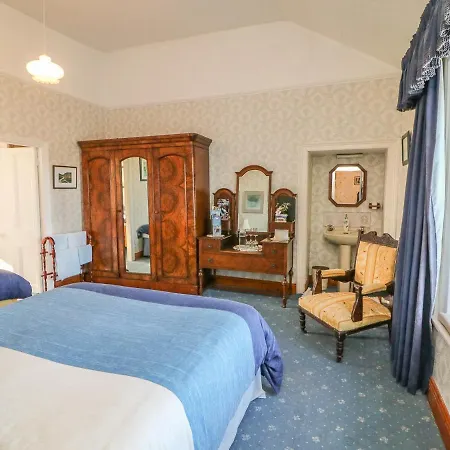 بيت للعطل Cairbre House *